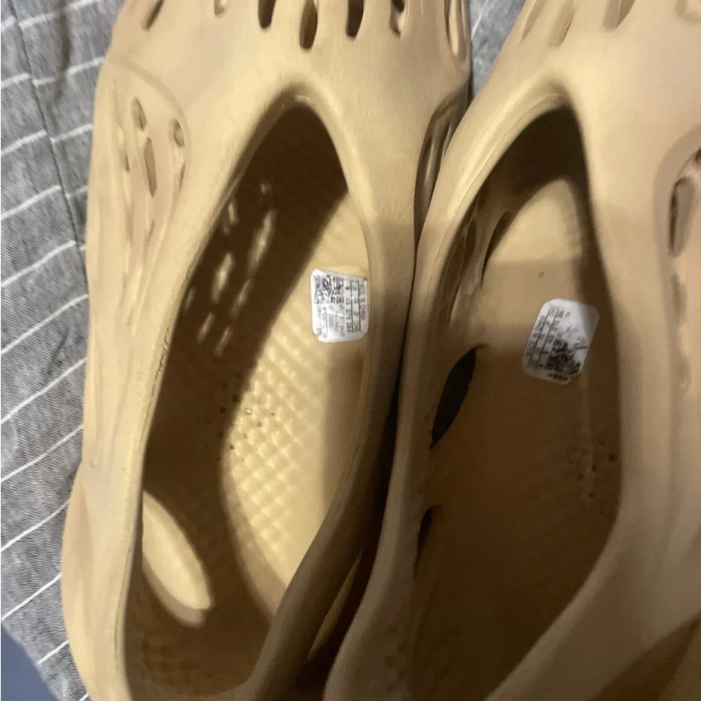 adidas Yeezy Foam Runner Sand/Beige Slip-On - Picture 7 of 8